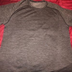 Lulu Lemon Men’s Grey Heathered shirt